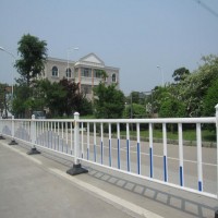 廠家定制廣告牌京式道路護欄市政道路護欄網防撞隔離欄桿批發價格