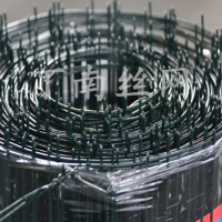 硬塑防銹鋼絲鐵絲網戶外攔雞圈地圍墻果園養(yǎng)殖網護欄雞網