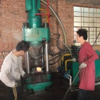 Y日照市全自動熱壓機安全操作指導