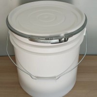 江蘇常州塑料直口膠桶廠家供應20L硅膠直壁桶鐵箍塑料直口桶