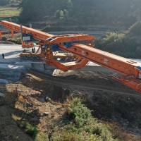 架橋機租賃隨著各種公路、鐵路建設工程的增多被人們所認識