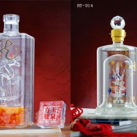重慶工藝玻璃酒瓶加工企業(yè)_宏藝玻璃制品公司廠家直營(yíng)內(nèi)置酒瓶