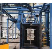 山東懸掛式拋丸機加工廠家-興泊鑄造機械生產懸鏈通過式拋丸機