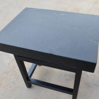 河北大理石工量具定做廠家-濟(jì)青精密機(jī)械公司定做花崗石平臺(tái)